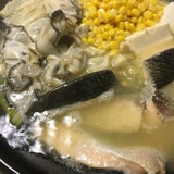 牡蠣&鮭で！みそ煮込み鍋